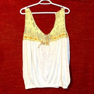 Free People Blouse. White Women size Large Like New. Lightweight.
